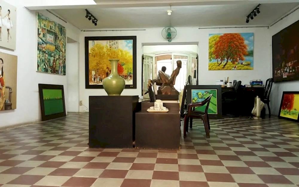 The Ho Chi Minh City Museum of Fine Arts preserves and showcases valuable artworks, ceramics, and historical artifacts